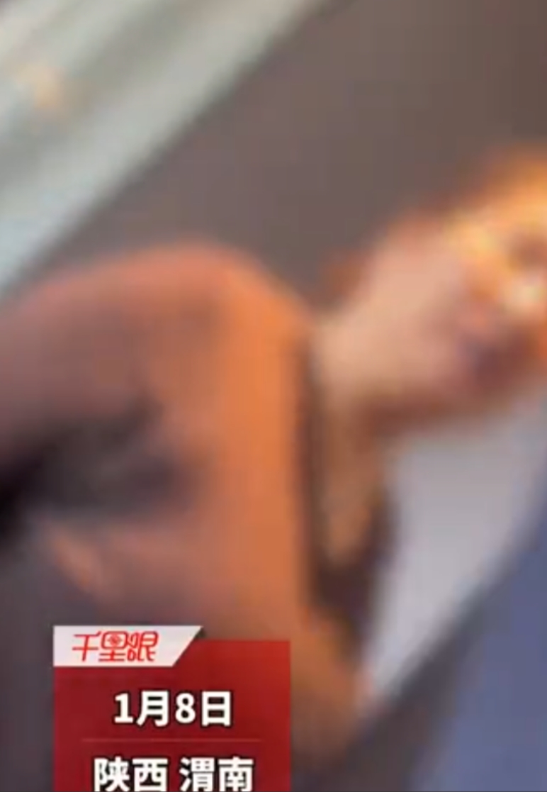“没见过男人？”2025年陕西，一男子酒店洗澡没穿衣服，女服务员却擅自闯入送水果