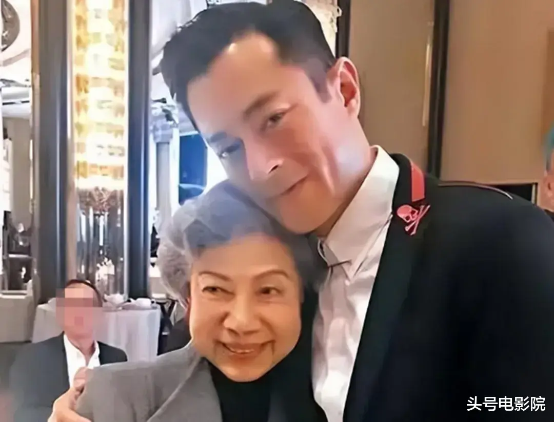 77岁香港女星获奖，古天乐恭喜！给她私人电话号码，关系藏不住了（古天乐在香港的家）-第16张图片-九妖电影