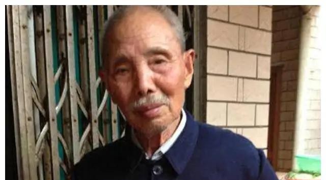 2003年，贵州的李文阳与朋友聚会后醉醺醺地返回家中，执意不肯留宿朋友家。路途漆