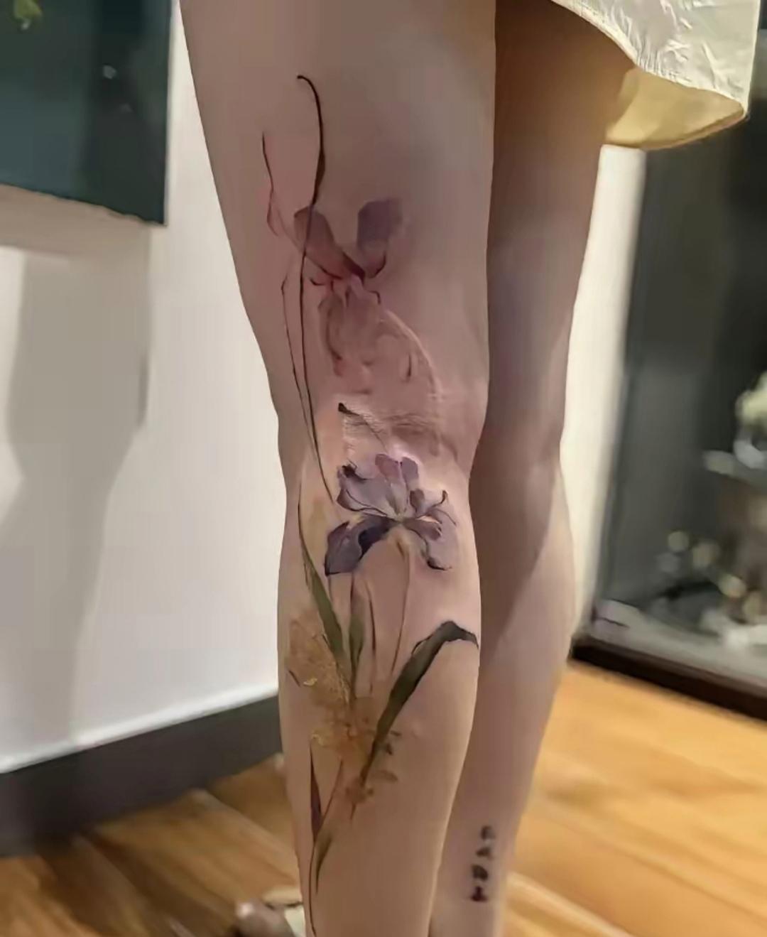 隔壁家的女儿小时候被开水烫伤了小腿，到了大热天穿裙子不好看，她妈妈听别人说在烫伤