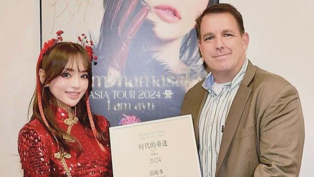 滨崎步演唱会含金量不断上升！加中国风元素舞扇醒狮诚意十足！
