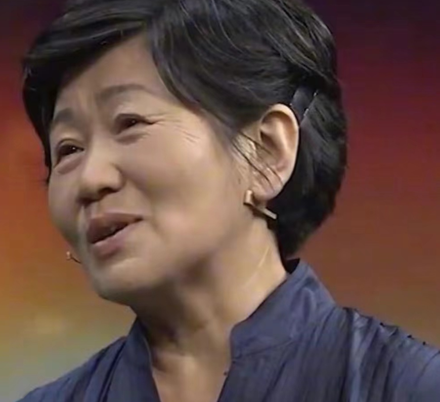 1976年，上海女知青为返回上海，将亲生女儿狠心抛弃。38年后，女知青成了富婆，