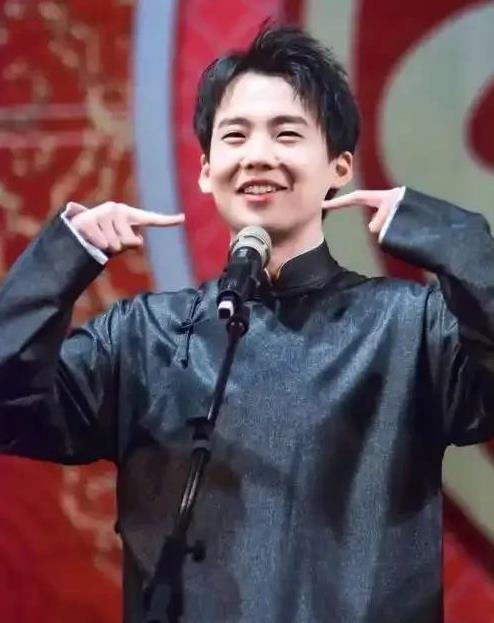 真得好好聊聊郭麒麟，他在德云社那叫一个拎得清！
德云社里，不少人都在郭德纲跟前拼