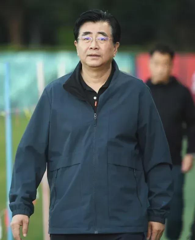  
 
过去对足协官员总带着偏见，这次宋凯上任倒让人眼前一亮。不搞花架子不折腾，