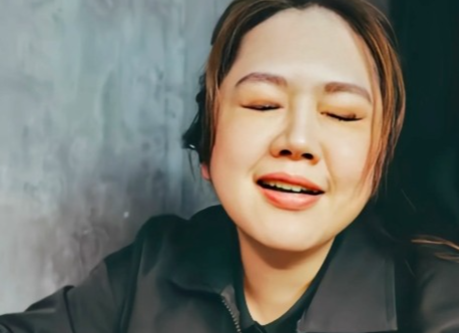 这么难抢！中国台湾电视节目女主持人翟翾一边主持，一边看发布会，结果还是没能抢到华