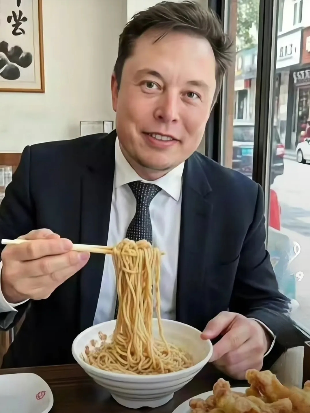 长得像中国人也就罢了，还喜欢中国的美食，喜欢中国美食也就罢了，用筷子还那么标准。