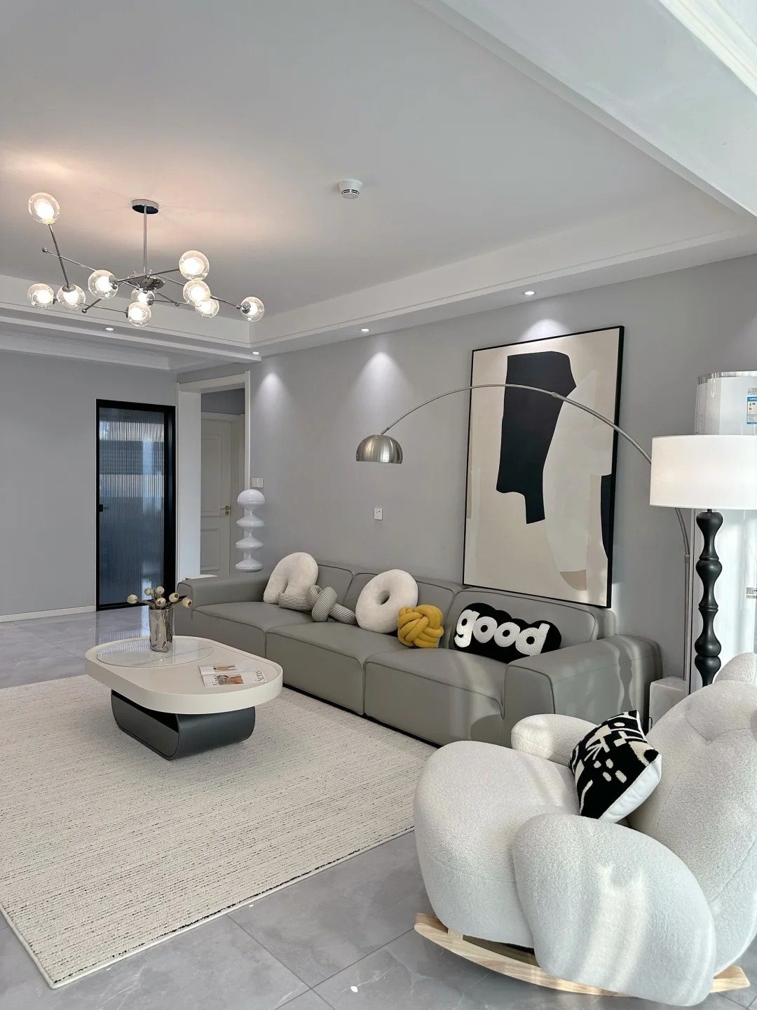 结婚真好，有自己的家真好
我家建筑面积140平，套内110平
三室两厅 东边户
