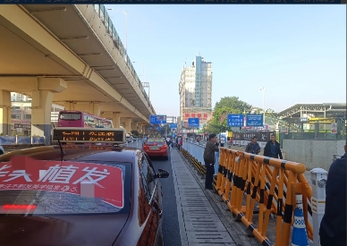 不过话说回来，作为普通市民，生活中的便捷比什么都重要。但是现在，我发现，因为我们