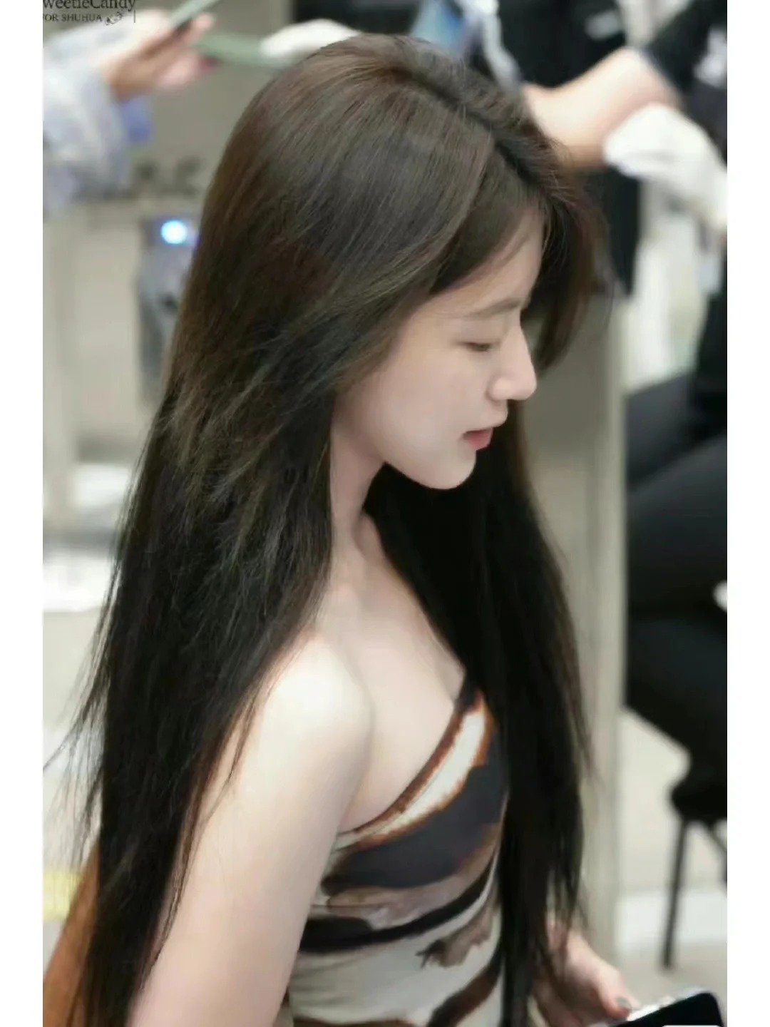 长发及腰的女生是都戒过毒吗？？
小时候特流行那句“待我长发及腰，少年娶我可好”那