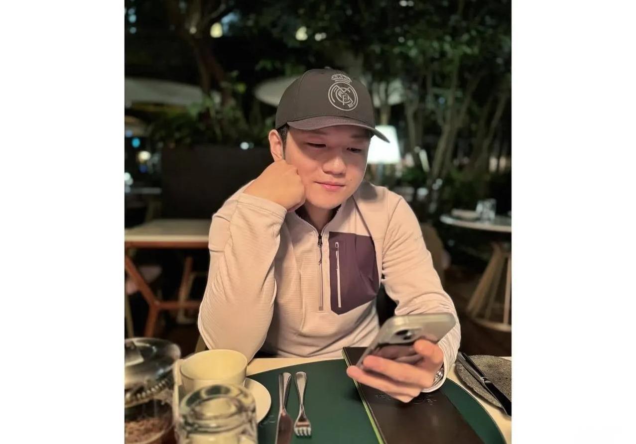 樊振东缺席亚洲杯，背后的原因是什么？
樊振东的缺席，如同一颗石子投入平静的湖面，