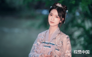 顾年宠我，只是把我当成姐姐的替身。如今我终于学会远离顾年，他却哭着求我再给他一次机会。