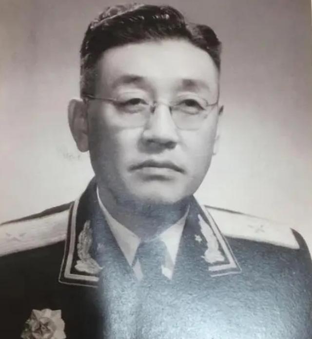 贺晋年欲离军，毛主席亲询解疑
