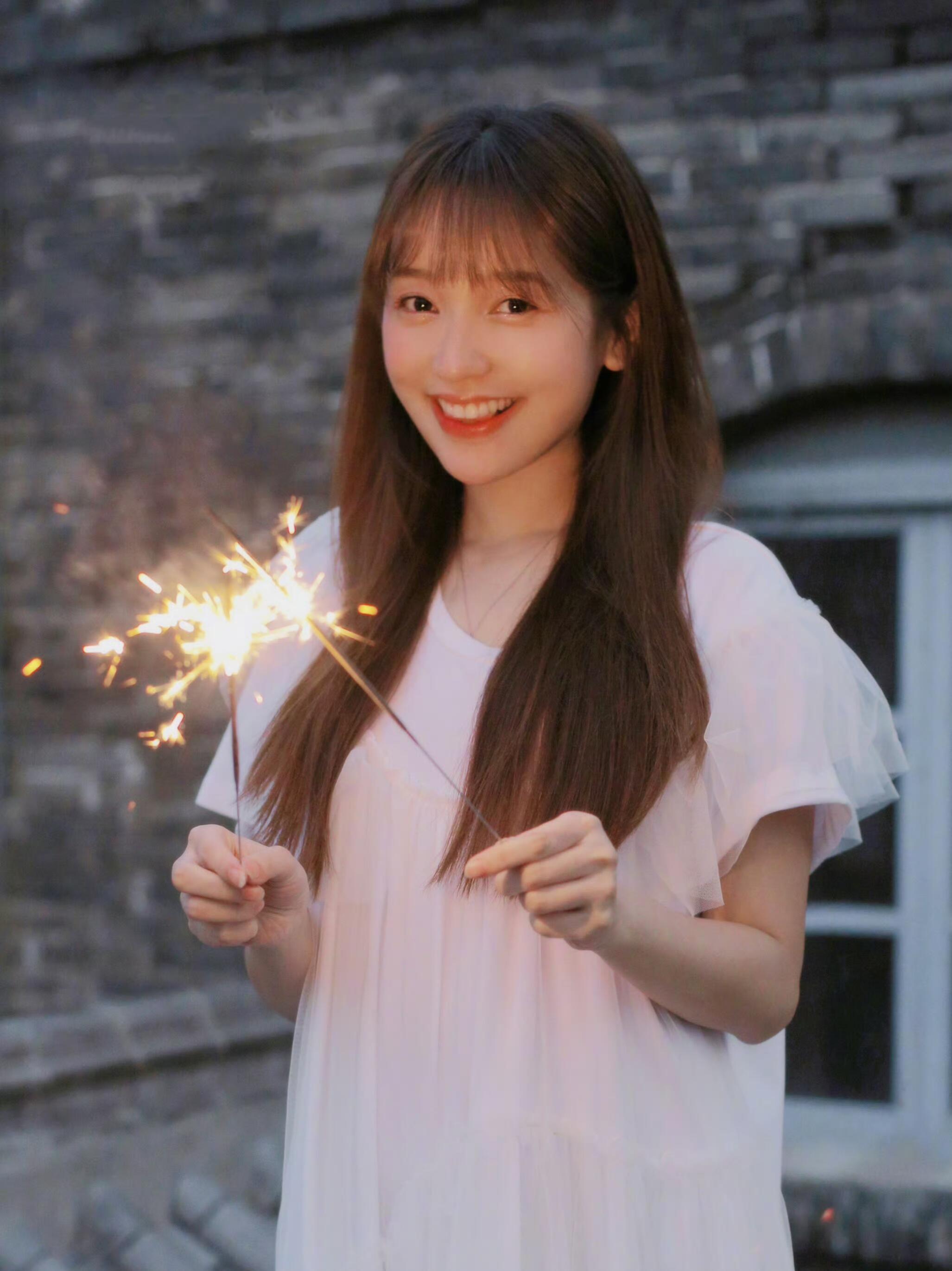 金莎满屏青春少女的气息