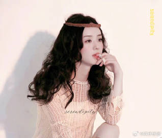#赵丽颖早期写真照# 赵丽颖漂亮的像洋娃娃​[哇]可爱的颖宝，好想rua~ ​