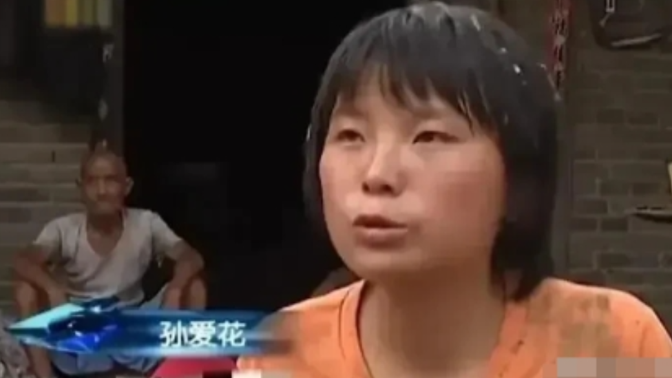 1991年，河南，一女孩1岁时母亲离家出走，6岁时父亲去世，从此，女孩跟爷爷奶奶