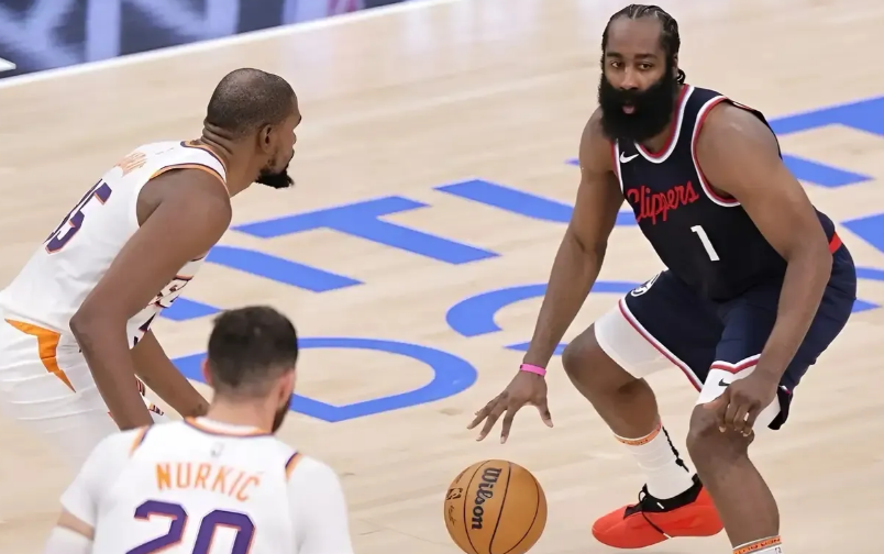 看看快船和太阳阵容对比:

1，太阳战绩21胜20负，排名西部第11，快船战绩2