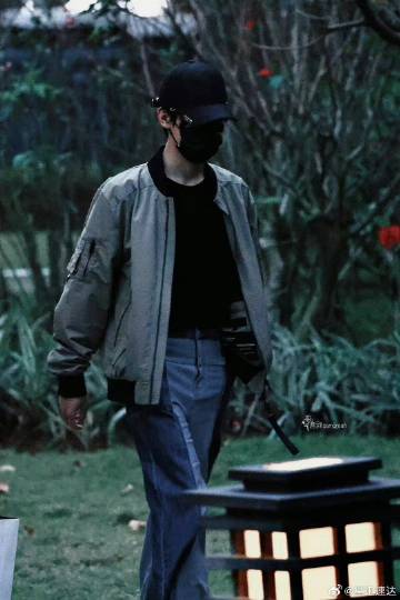 #张真源出发录制奔跑吧##张真源出发南宁录制奔跑吧#张真源出发录制奔跑吧真的是让