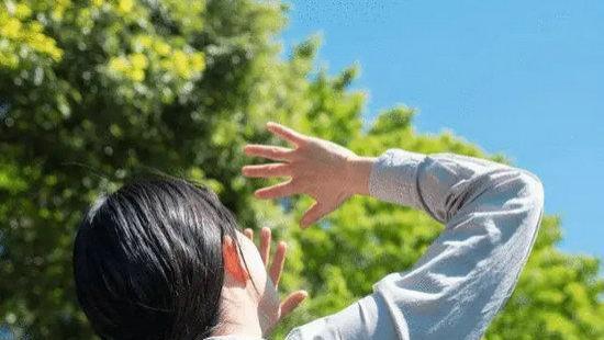 夏天太阳晒得越多对身体越好？提醒：如果你这样晒太阳，会后悔