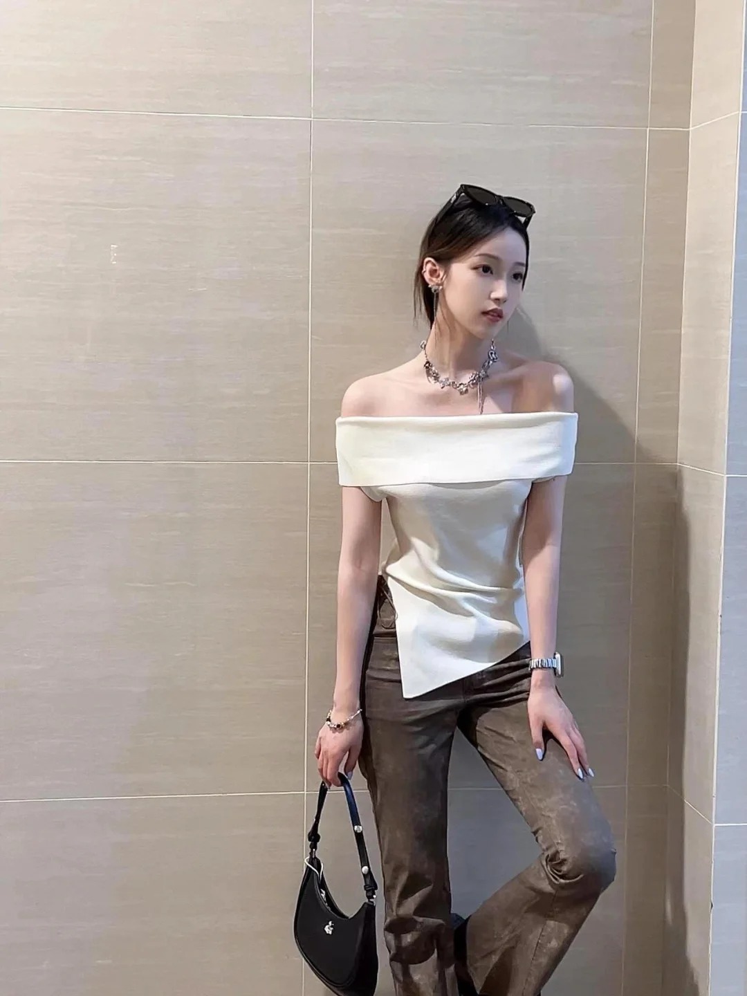 漂亮的话我不会说
​漂亮的衣服我有很多