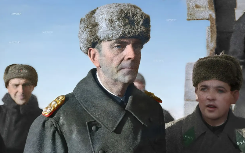 1943年2月，德国陆军元帅弗里德里希·保卢斯在斯大林格勒被俘后。

苏军指挥部