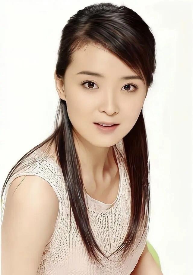 揭秘王艳的真实生活：贵妇光环背后的坚韧