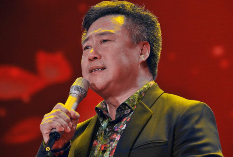 天才笑星洛桑因车祸去世，父母不愿接受现实，恩师20年后道出车祸原因，洛桑父母仍然