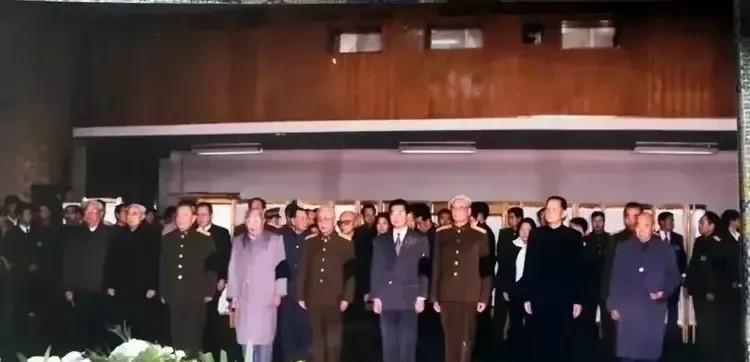 开国上将杨得志遗体告别仪式现场。1994年10月，身经百战、功勋卓著的杨得志老将