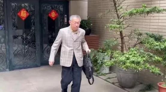 2025元旦   柯文哲一早直奔新竹探望柯爸

今天是2025年元旦，柯文哲一早