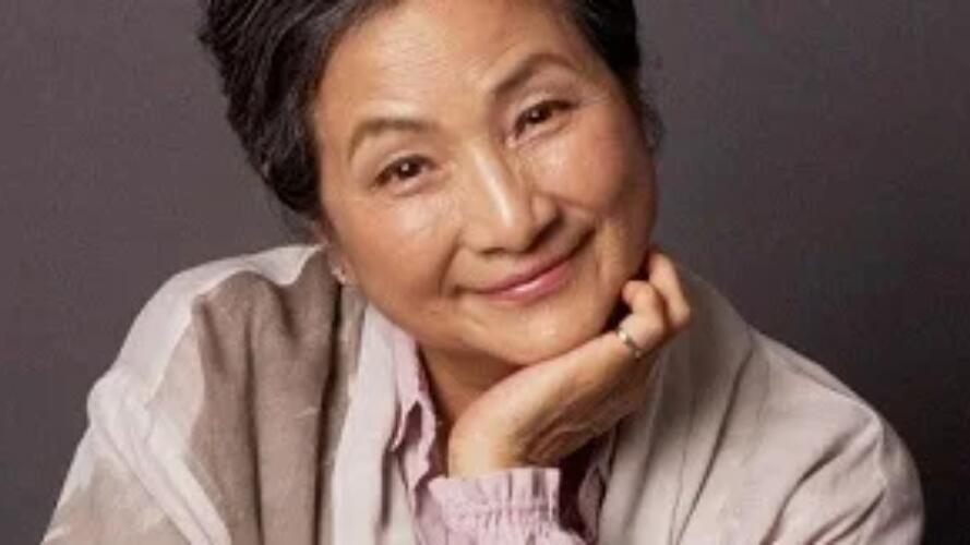 香港演员郑佩佩离世：她的传奇人生