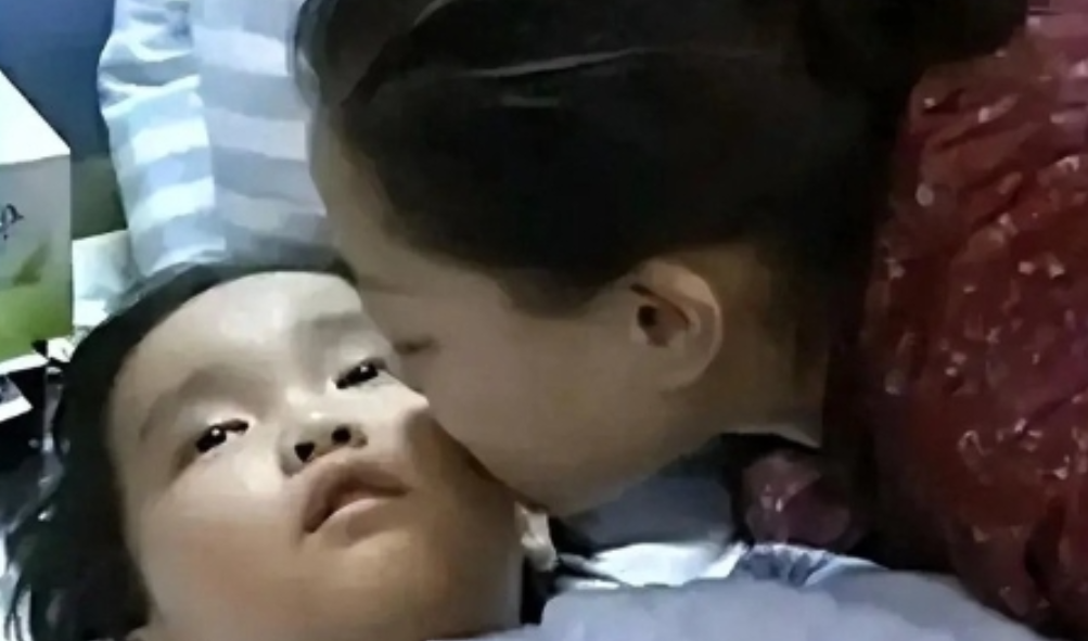 “我的孩子，你安心走吧！”2014年，湖北一位母亲因为肾衰竭生命垂危，在移植了7