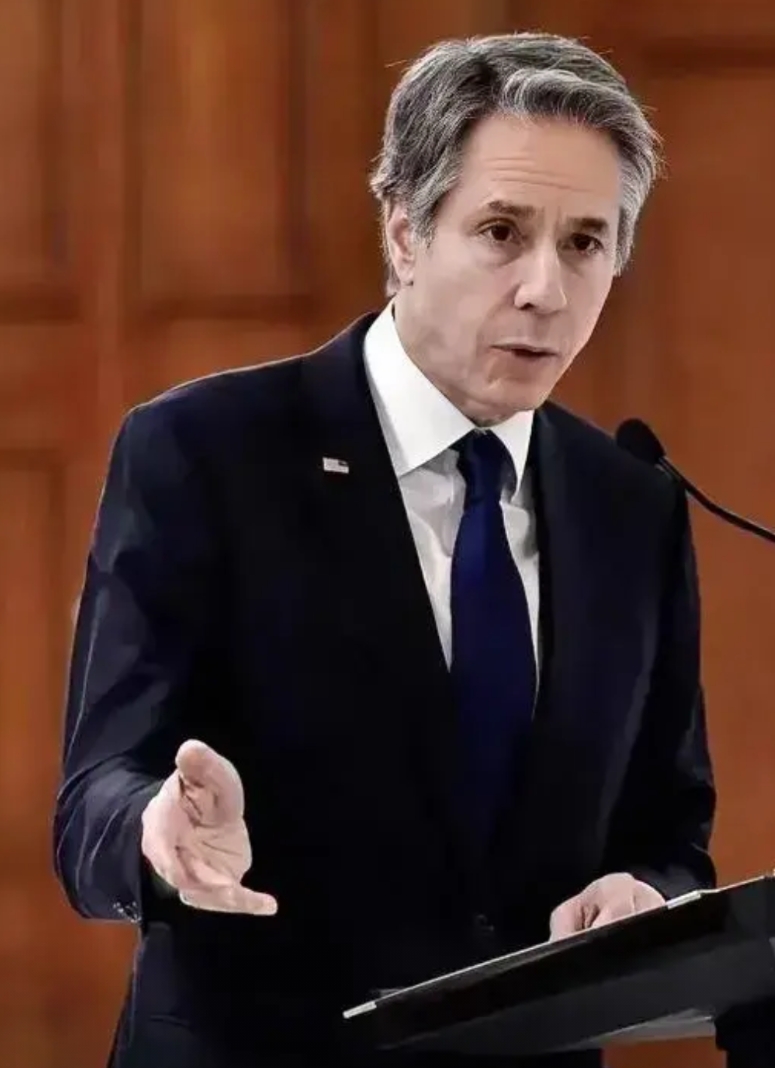 美国装不下去了！

美国国务卿布林肯在美国外交关系委员会上发表讲话时表示，美国不