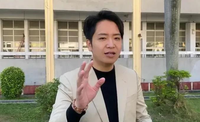 蓝白再次暂缓绿营当局总预算，蓝营民代罗廷玮却临阵脱逃！

台民意机构蓝白两党团2