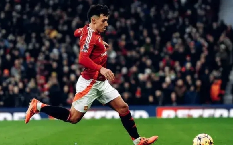 曼联管理层要坐不住了，不仅仅是因为球队0-3不敌伯恩茅斯，更是因为——

1.本