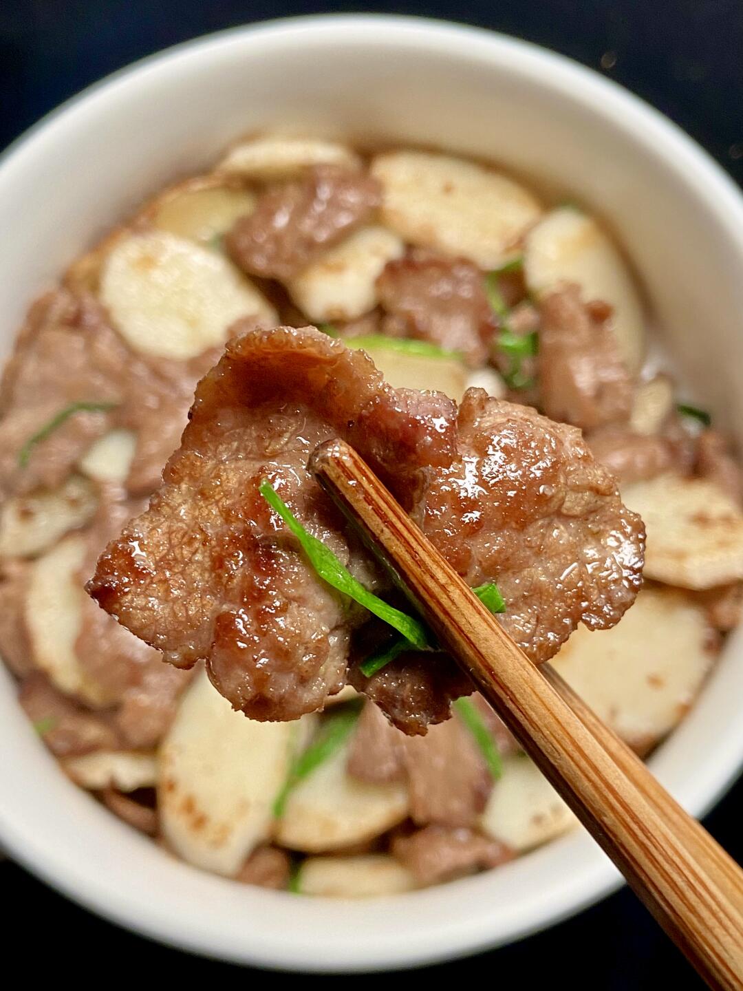 今天又是把山药和牛肉玩出花的一天！这道山药炒牛肉好吃到我想尖叫！！