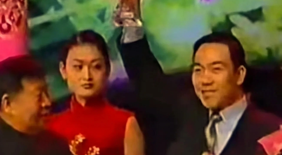 杨议拜侯宝林，相声界盛事！

杨议相声界大腕，宝字辈老先生众多，他拜谁都是光彩事
