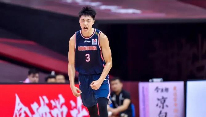 广东男篮92-103输给广厦，谁才是“背锅侠”？

1、胡明轩——优秀
上场31