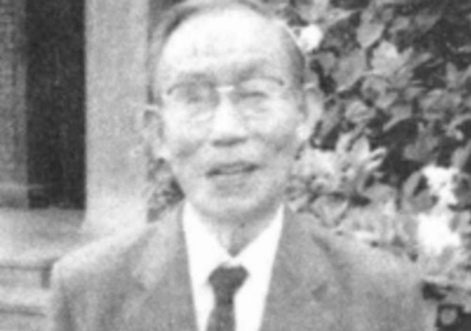 1952年，阔别多年的李文清将军终于回到了家乡，妻子浑身颤抖地跪在那里，说，我是