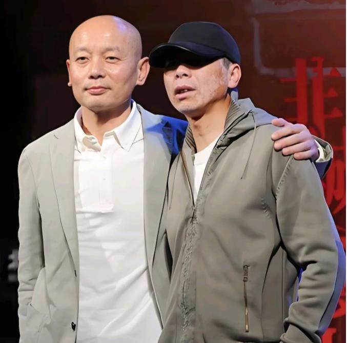 冯小刚说，葛优拍我的电影有两个要求。一是不和女演员拍亲热戏。在拍《非诚勿扰》的时
