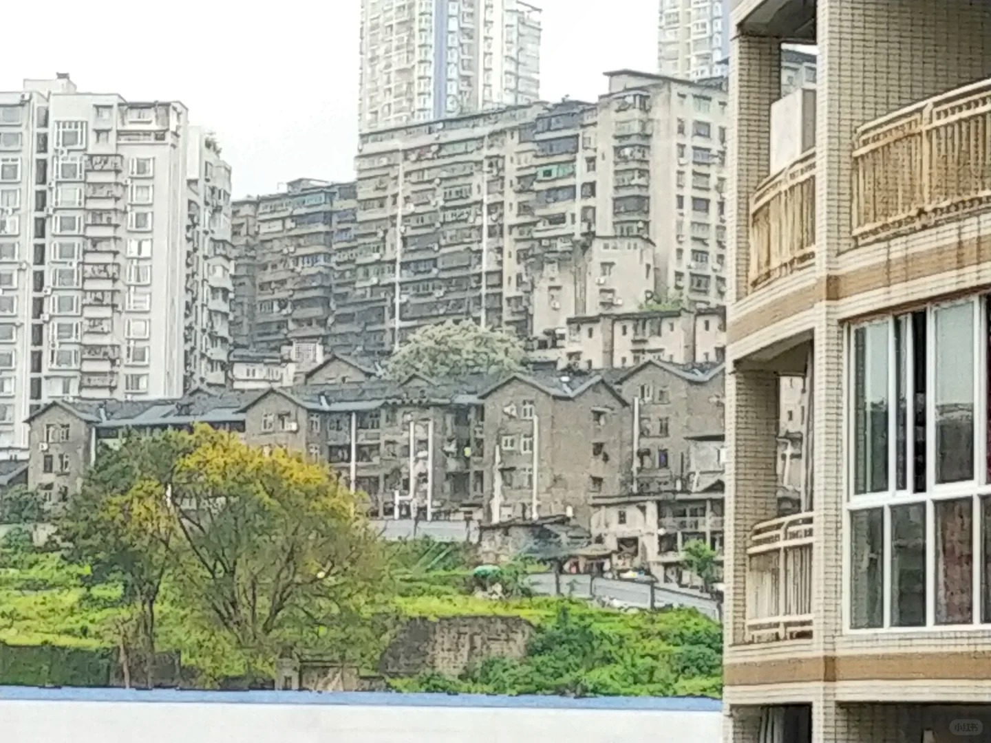 重庆省考守擂失败
旁人看来只是淋了一场不大不小的雨，只有当事人知道那是看不见前路