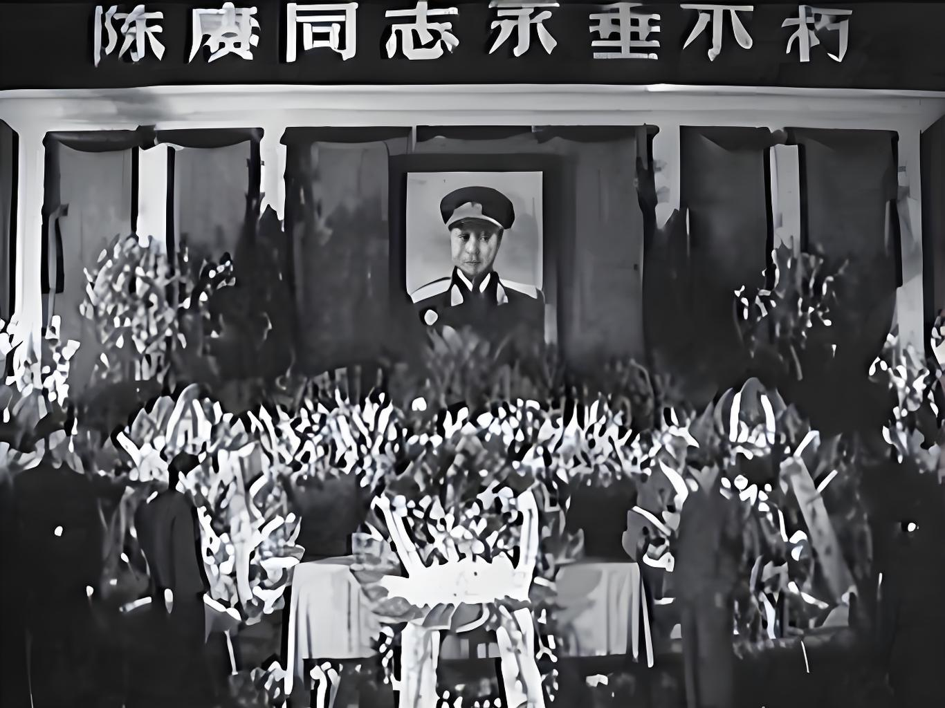 1961年，陈赓大将因病逝世，正在接待访客的毛主席当场失态，生死之交李克农摔杯痛