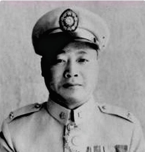 何绍周任云南警备总司令期间，与云南省主席卢汉一直闹摩擦，他企图赶走卢汉由他兼省主