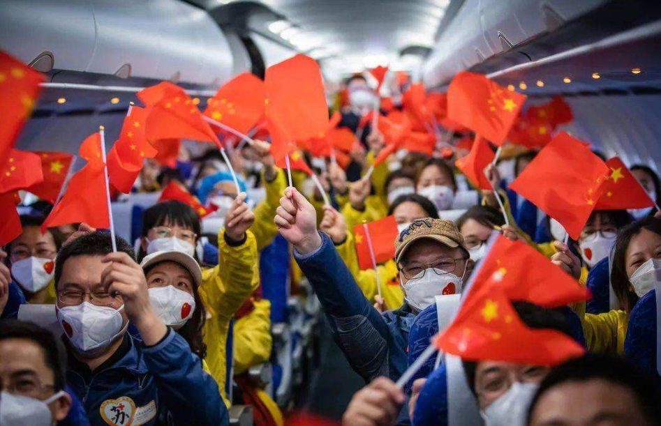 一个国家从不打仗，也没人敢招惹。老百姓能吃饱穿暖，有楼房，有汽车，有空调，有电扇