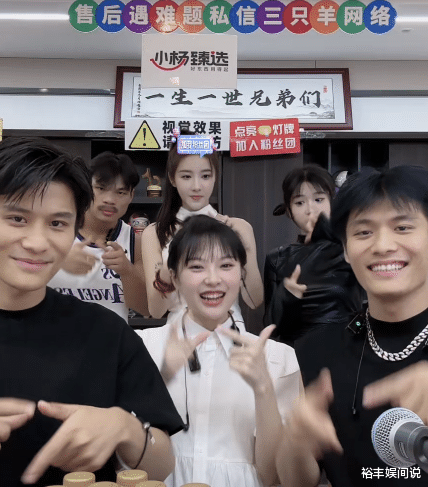 央视连续点名三位顶流网红，小杨哥复出难，辛巴直播2400万人预约（小杨哥直播音乐）-第1张图片-九妖电影