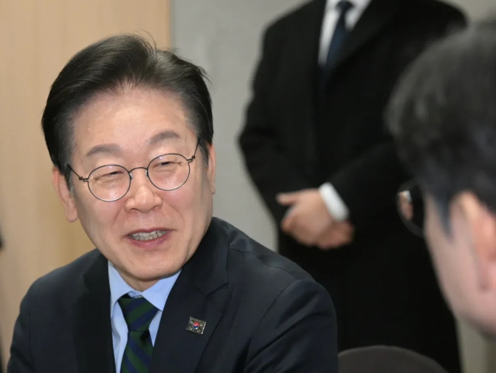 太尴尬了！韩国最大在野党党首李在明认为，韩国完全可以和美国一样为了自身利益与盟友