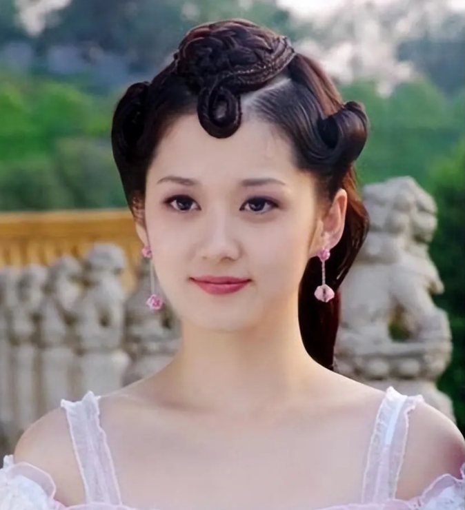 张娜拉自曝：300次潜规则与9次堕胎