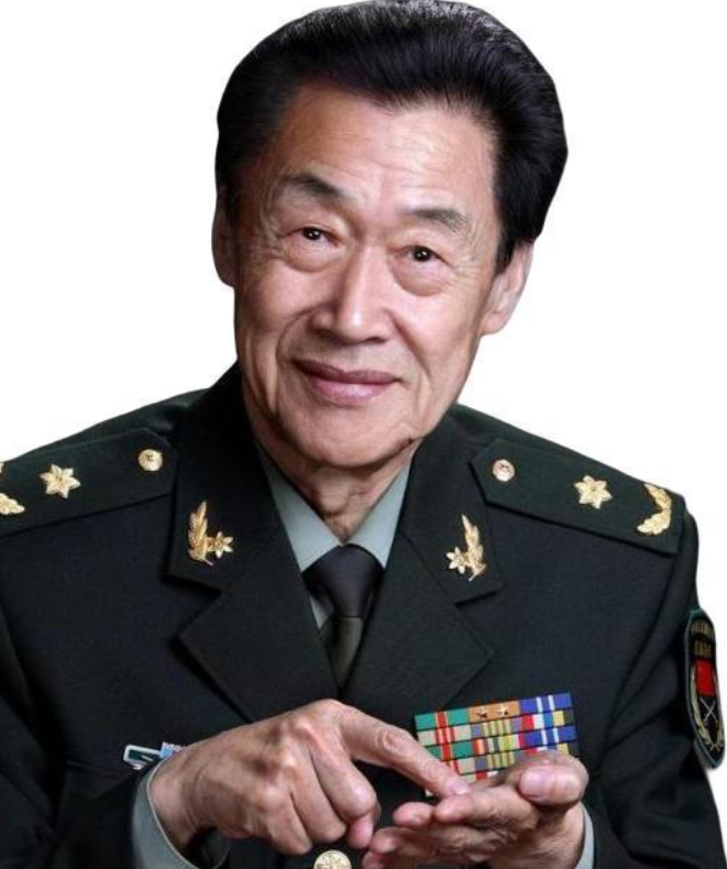 1964年，钱学森在研发东风2号导弹时，发现射程不够，几乎所有人都建议要多加助燃