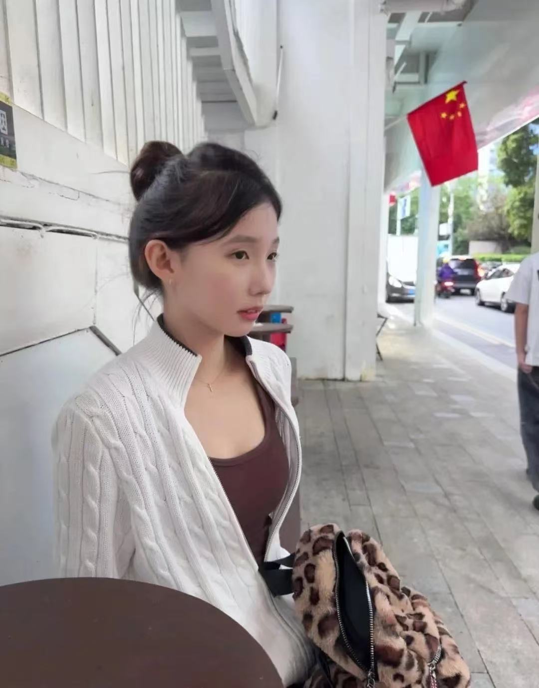 我这个后妈看起来像几岁呢哈哈哈哈