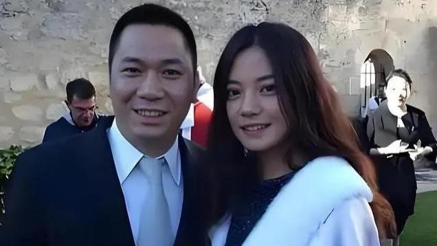 48岁赵薇官宣离婚，连8000块都付不起，昔日的亚洲顶流现状不堪