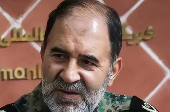 突发重大新闻！
伊朗紧急揭晓军事新篇章！
8月10日，伊朗伊斯兰革命卫队海军震撼