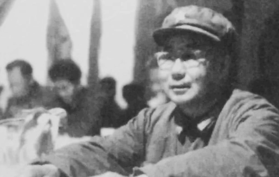 1974年春，陕西军区接到举报：“宝鸡军分区陈副司令带头大吃大喝，生活腐化。”调